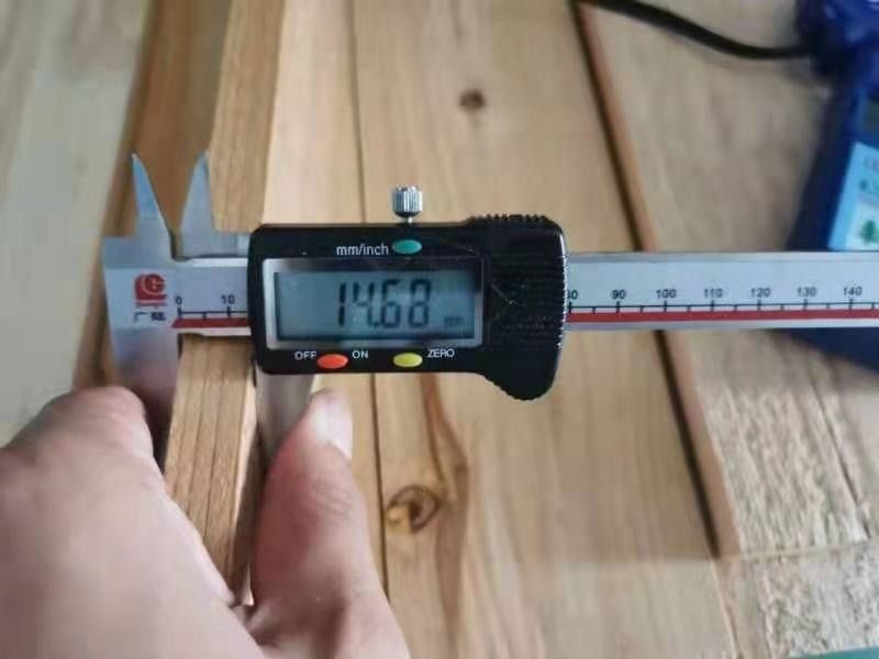 বাগানের সাজসজ্জার জন্য কাস্টমাইজড আউটডোর সিডার কাঠের বেড়া ভাল স্থায়িত্ব