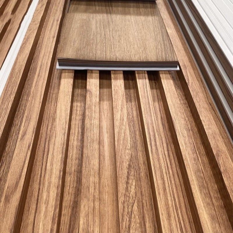 কারখানার অভ্যন্তরীণ সজ্জা পিভিসি লেপ আবরণ ওয়াল বোর্ড ডাব্লুপিসি অভ্যন্তরীণ ফ্লুটেড ওয়াল প্যানেল