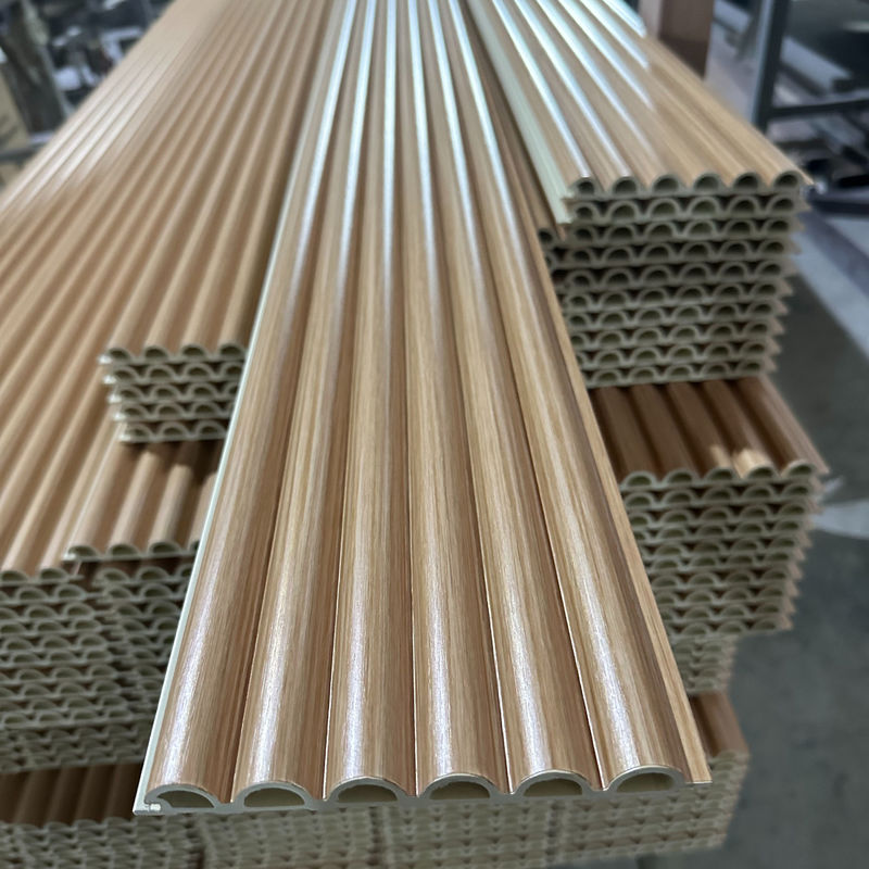 SONSILL UTO কাঠের শস্য পিভিসি অভ্যন্তরীণ সজ্জা Wpc ফ্লুটেড ওয়াল প্যানেল আচ্ছাদন অভ্যন্তরীণ সজ্জা