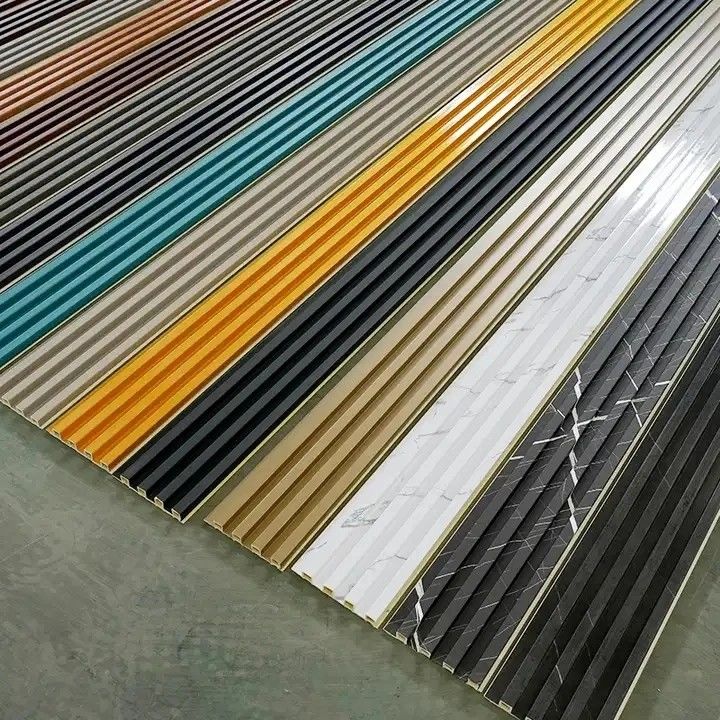 উচ্চমানের কাঠ প্লাস্টিক কম্পোজিট সজ্জা অভ্যন্তরীণ সজ্জা 3D জলরোধী Wpc বহিরাগত দেয়াল আবরণ