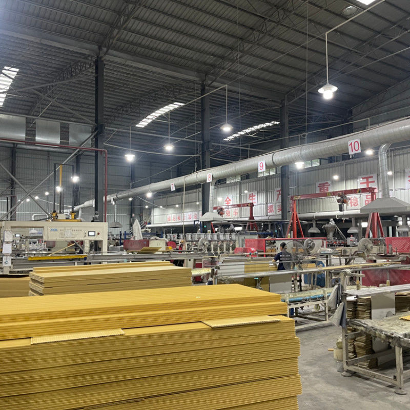 বাঁশ কাঠের কার্বন ফিনিয়ার বোর্ড আয়না সাইডিং অগ্নি প্রতিরোধী পিভিসি ওয়াল প্যানেল অ্যাপার্টমেন্ট অফিসের জন্য