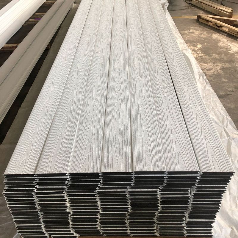 ইউরোপীয় কো-এক্সট্রুশন ওয়াটারপ্রুফ ডেক ফ্লোর ডাব্লুপিসি হোল ডেকিং কম্পোজিট ডেকিং আউটডোর ব্যবহার ব্রাশযুক্ত কাঠ প্লাস্টিক কম্পোজিট