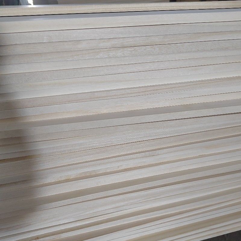 পাওলোভনিয়া সলিড কাঠের প্রান্ত আঠালো বোর্ড আসবাবপত্রের জন্য আর্দ্রতা সামগ্রী 8%-12% টেকসই দৃঢ় নকশা