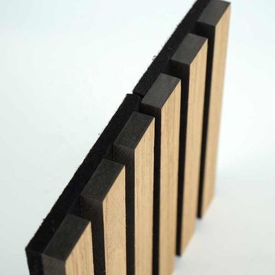 অগ্নিরোধী প্যানেল Wpc অভ্যন্তর টেকসই প্রাকৃতিক ওক অ্যাকোস্টিক স্লট জলরোধী