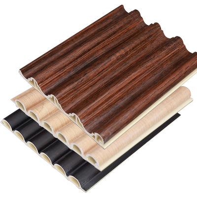 কারখানার অভ্যন্তরীণ সজ্জা কাঠ প্লাস্টিক কম্পোজিট পিভিসি লেপ আচ্ছাদন ফ্লুটেড ওয়াল বোর্ড ডাব্লুপিসি অভ্যন্তরীণ ওয়াল প্যানেল