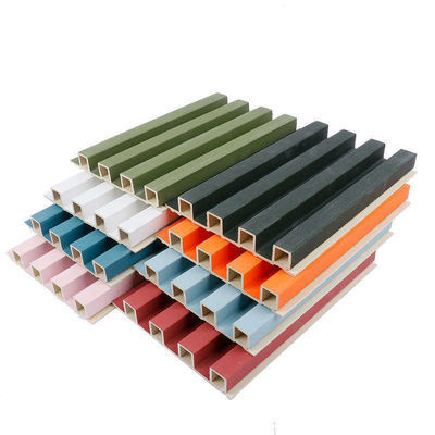 পিভিসি 3 ডি ফ্লুটেড ডেকোরেটিভ ল্যামব্রিন কাঠের কম্পোজিট অভ্যন্তর ফ্লুটেড প্যানেল Wpc ওয়াল প্যানেল ক্ল্যাসিং গ্রাহকের প্রয়োজনের জন্য অগ্নি সুরক্ষা