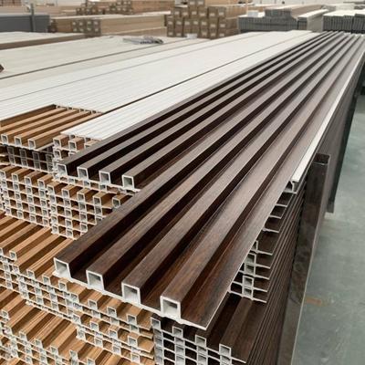 অভ্যন্তরীন ডব্লিউপিসি ফ্লুটেড ওয়াল প্যানেল 3D পিভিসি কাঠের বিকল্প আউটডোর/বাণিজ্যিক/কিচেন/জিম প্যানেল প্লাস্টিক শীট জলরোধী ওয়াল প্যানেল